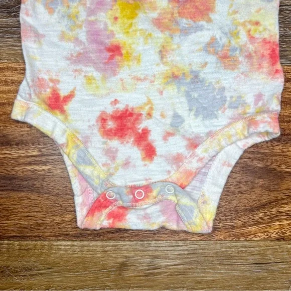 Old Navy Baby Girls Long Sleeve Ruffle Trim Tie Dye Bodysuit, Size 3-6M - Picture 6 of 10